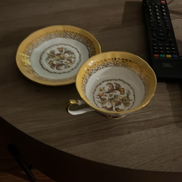 Special tea cup and saucer - Picture 2 of 3